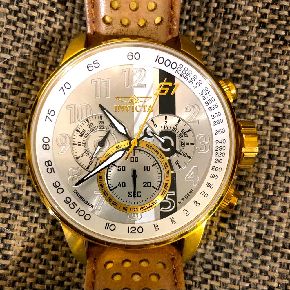 Invicta men’s watch in excellent condition! Worn very little.